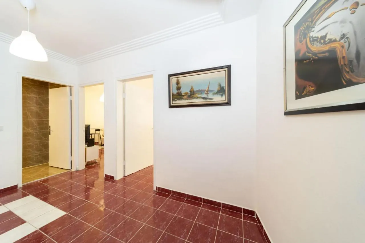 Peaceful Flat Near Trendy Attractions In Muratpasa アンタルヤ アパート